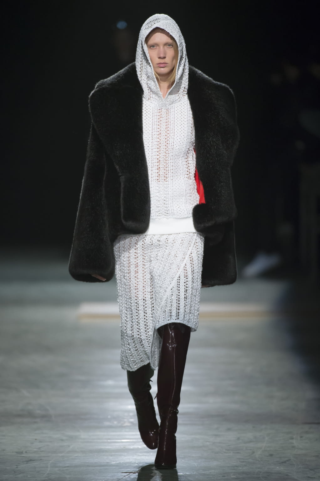 Fashion Week Paris Fall/Winter 2016 look 2 from the Wanda Nylon collection 女装
