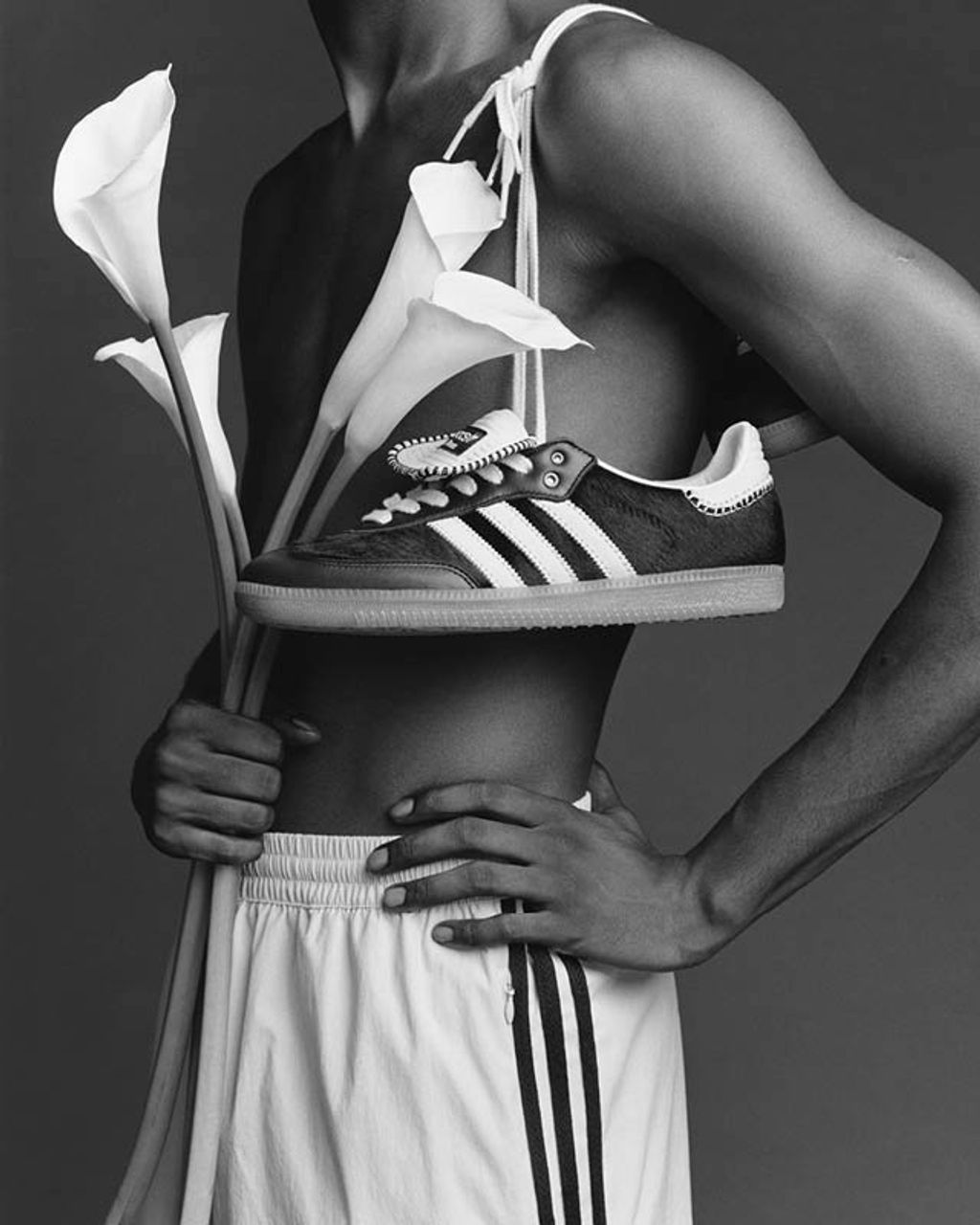 Fashion Week Paris Fall/Winter 2023 look 1 from the Adidas x Wales Bonner collection 女装