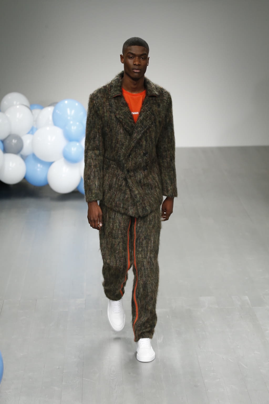 Fashion Week London Fall/Winter 2018 look 16 de la collection What We Wear menswear