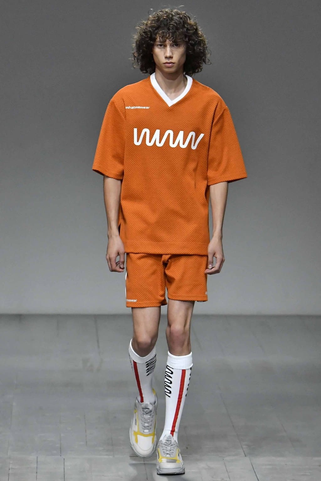Fashion Week London Spring/Summer 2019 look 8 from the What We Wear collection 男装