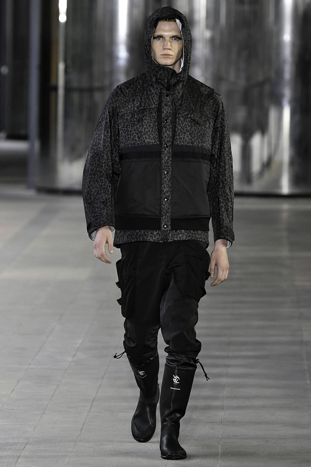 Fashion Week Paris Spring/Summer 2020 look 7 from the White Mountaineering collection menswear