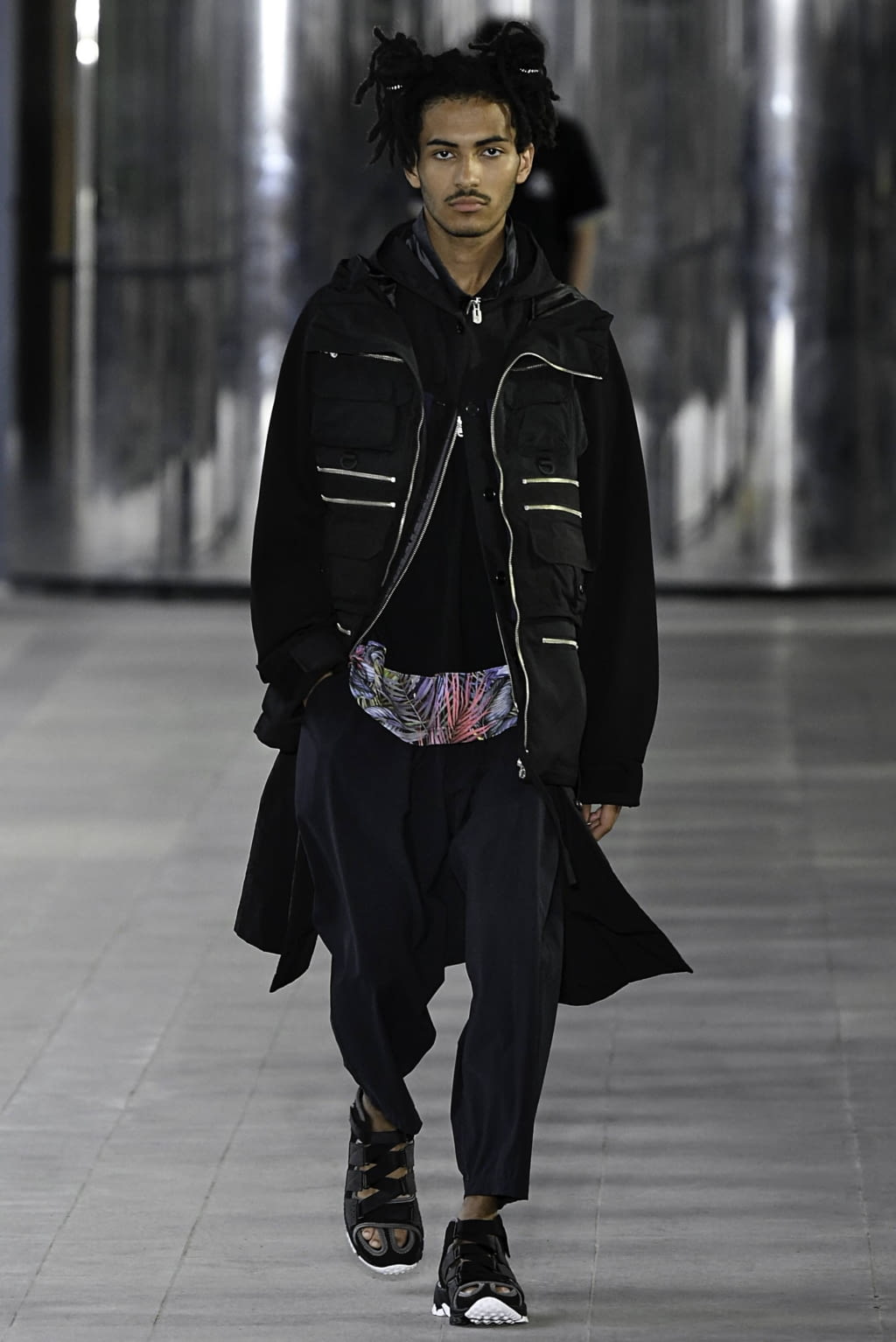 Fashion Week Paris Spring/Summer 2020 look 10 from the White Mountaineering collection menswear