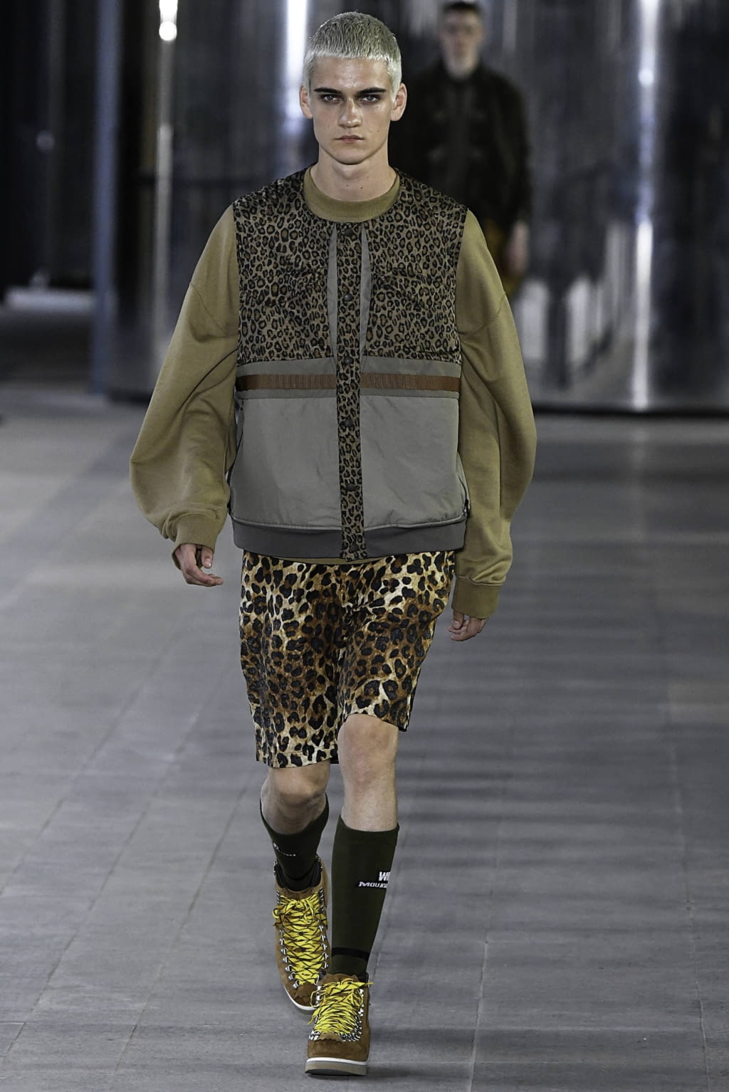 Fashion Week Paris Spring/Summer 2020 look 35 from the White Mountaineering collection 男装