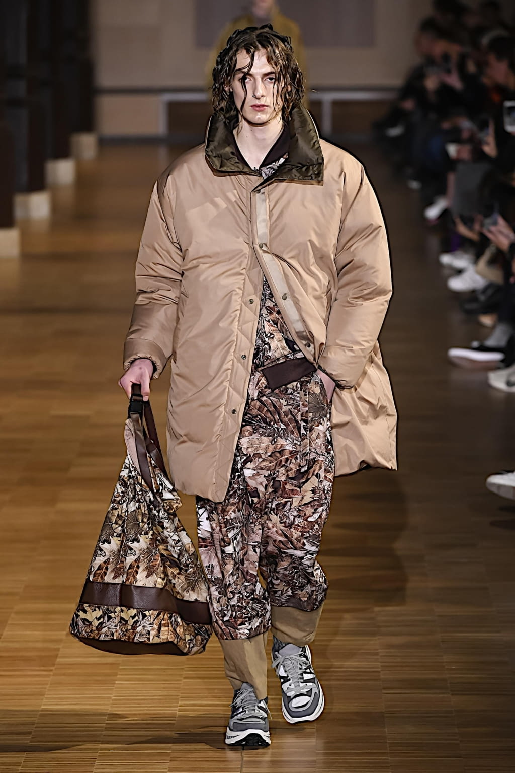 Fashion Week Paris Fall/Winter 2020 look 3 from the White Mountaineering collection 男装