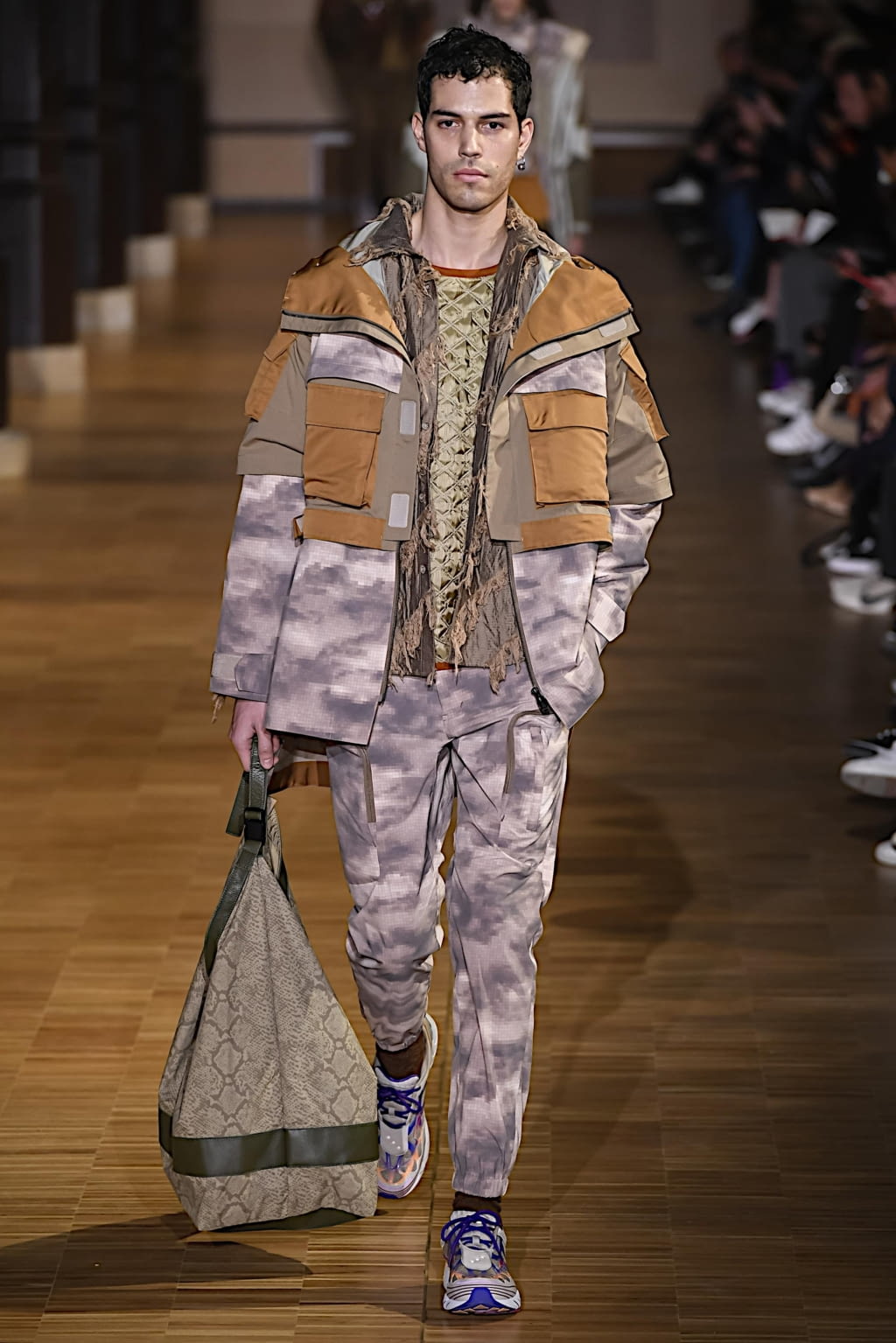 Fashion Week Paris Fall/Winter 2020 look 13 from the White Mountaineering collection 男装