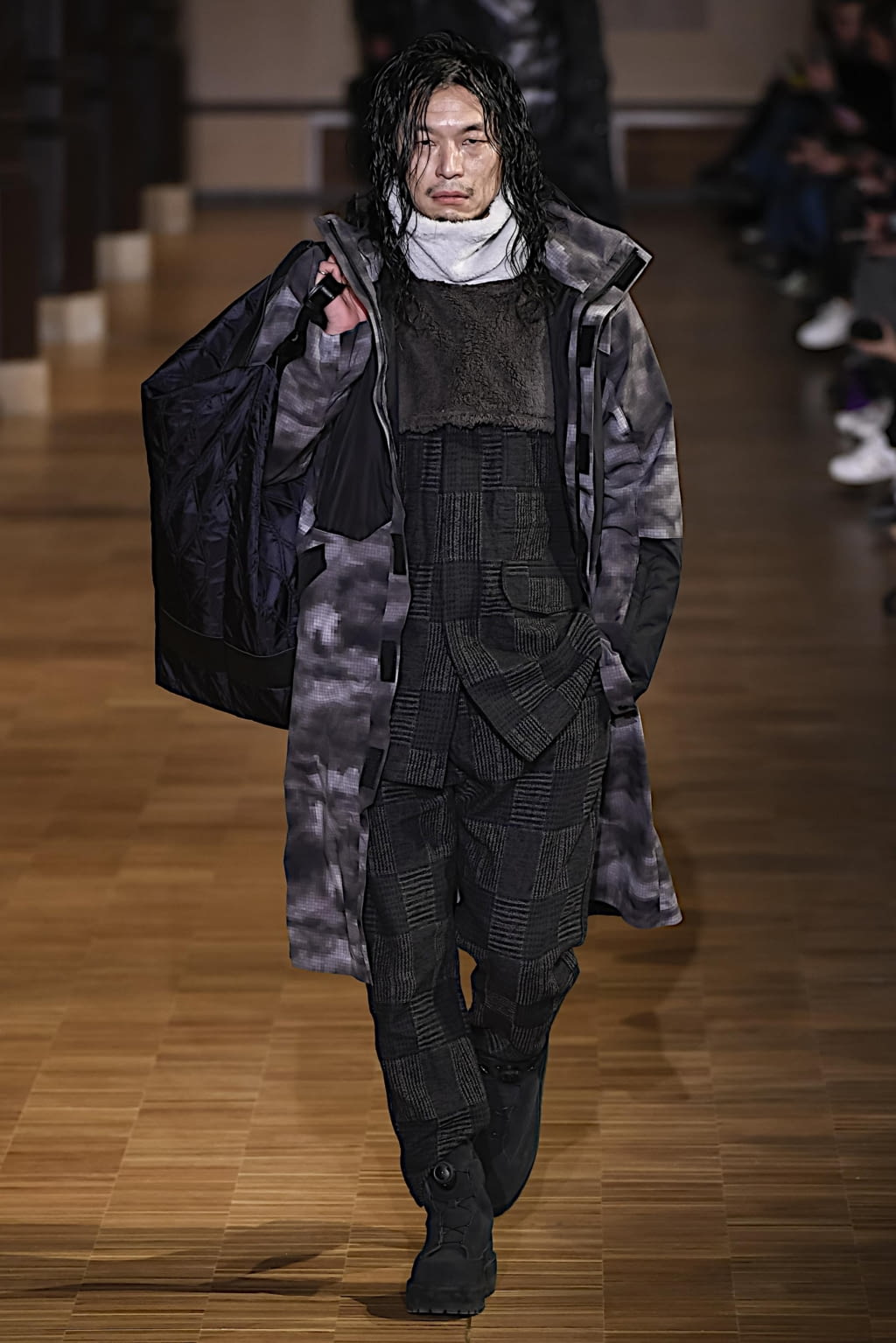 Fashion Week Paris Fall/Winter 2020 look 38 from the White Mountaineering collection 男装
