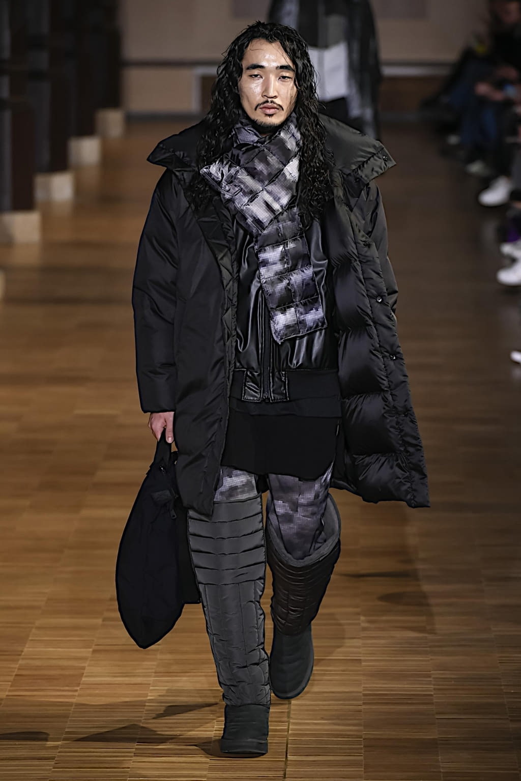 Fashion Week Paris Fall/Winter 2020 look 39 from the White Mountaineering collection 男装