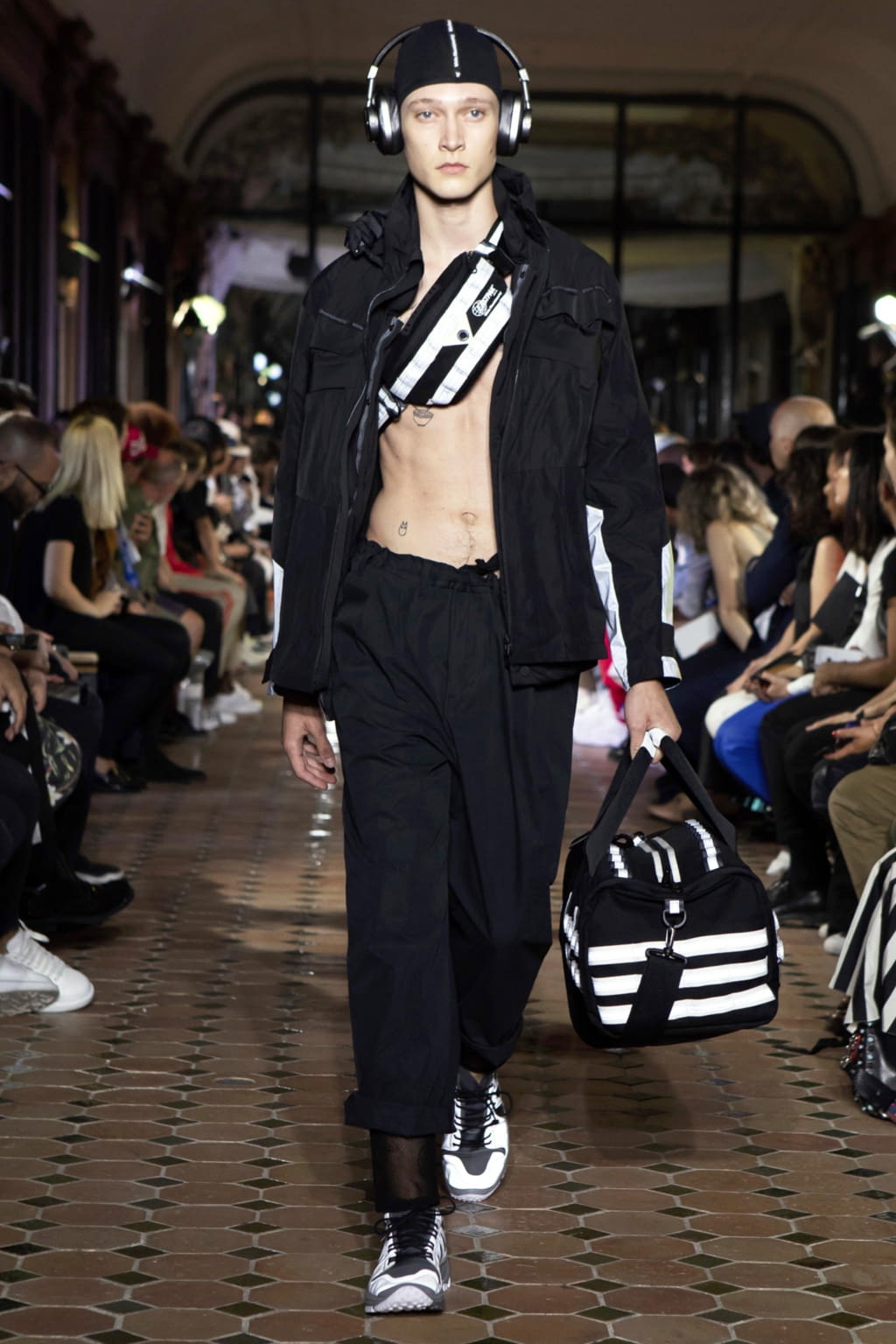 Fashion Week Paris Spring/Summer 2019 look 37 from the White Mountaineering collection menswear