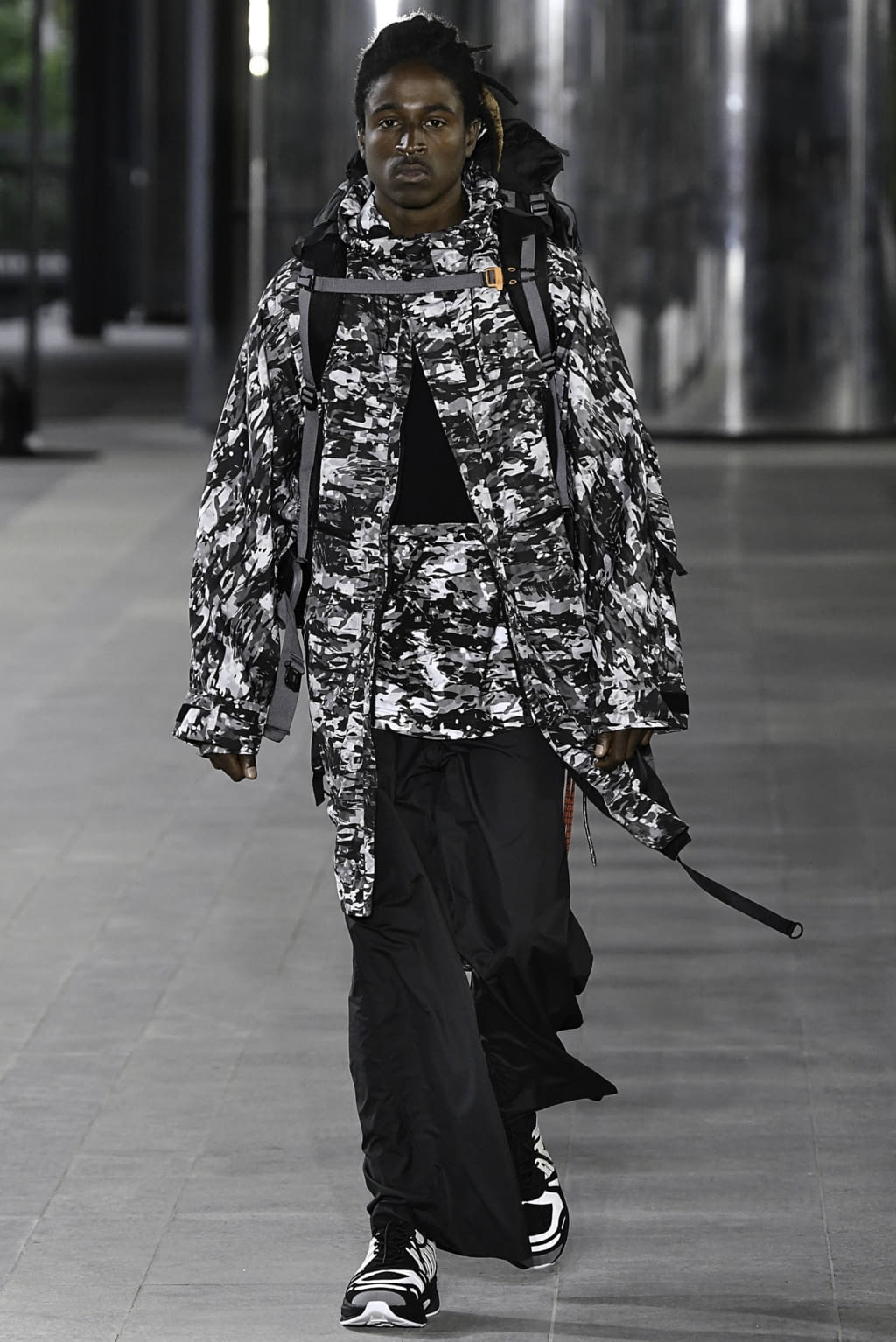 Fashion Week Paris Spring/Summer 2020 look 44 from the White Mountaineering collection 男装