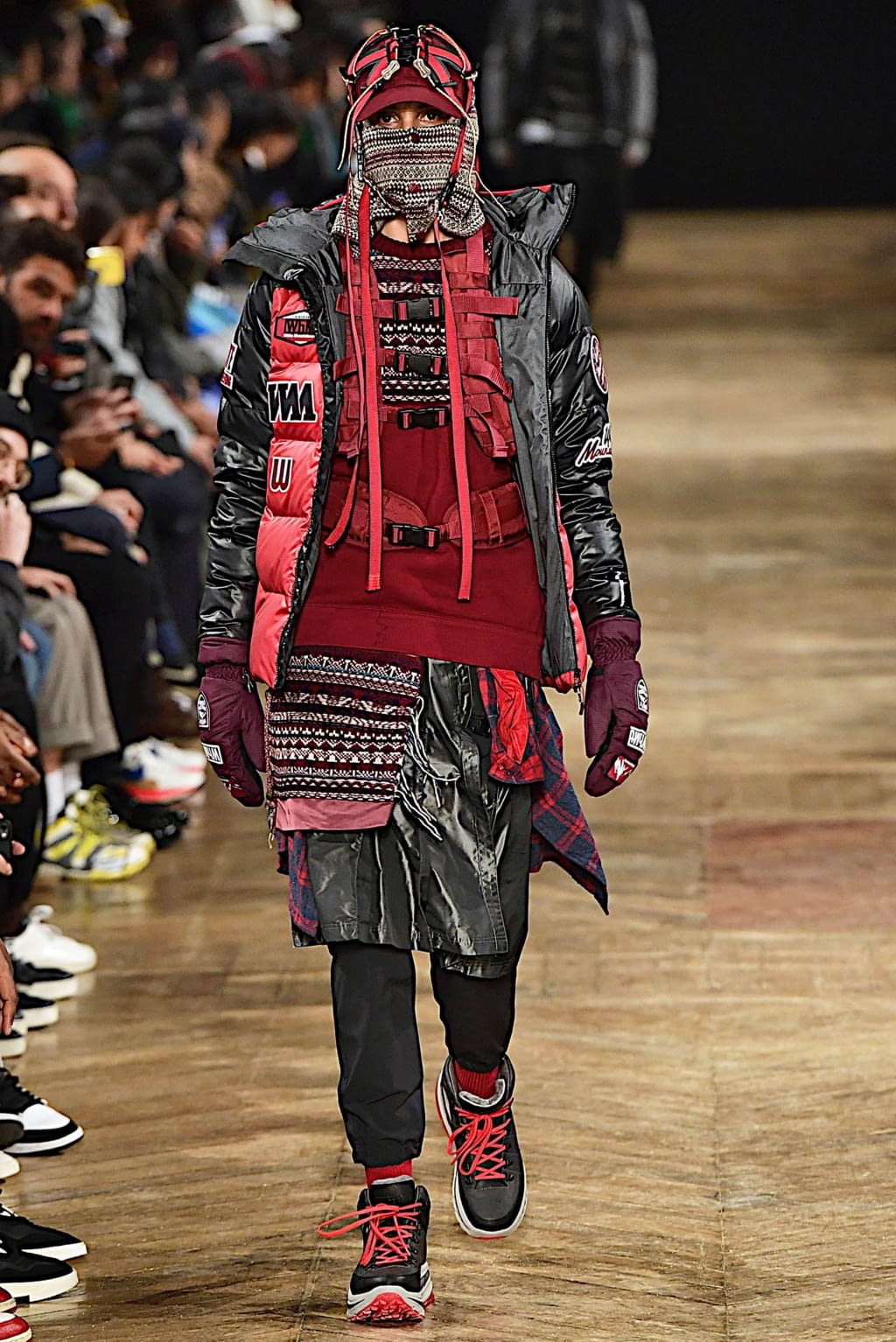 Fashion Week Paris Fall/Winter 2019 look 1 from the White Mountaineering collection 男装
