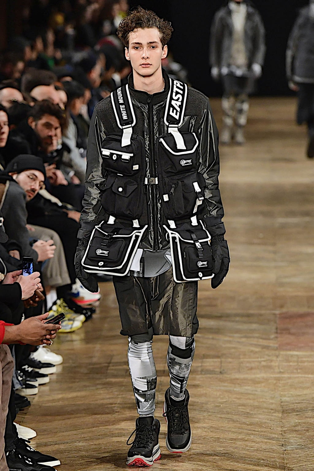 Fashion Week Paris Fall/Winter 2019 look 4 from the White Mountaineering collection menswear