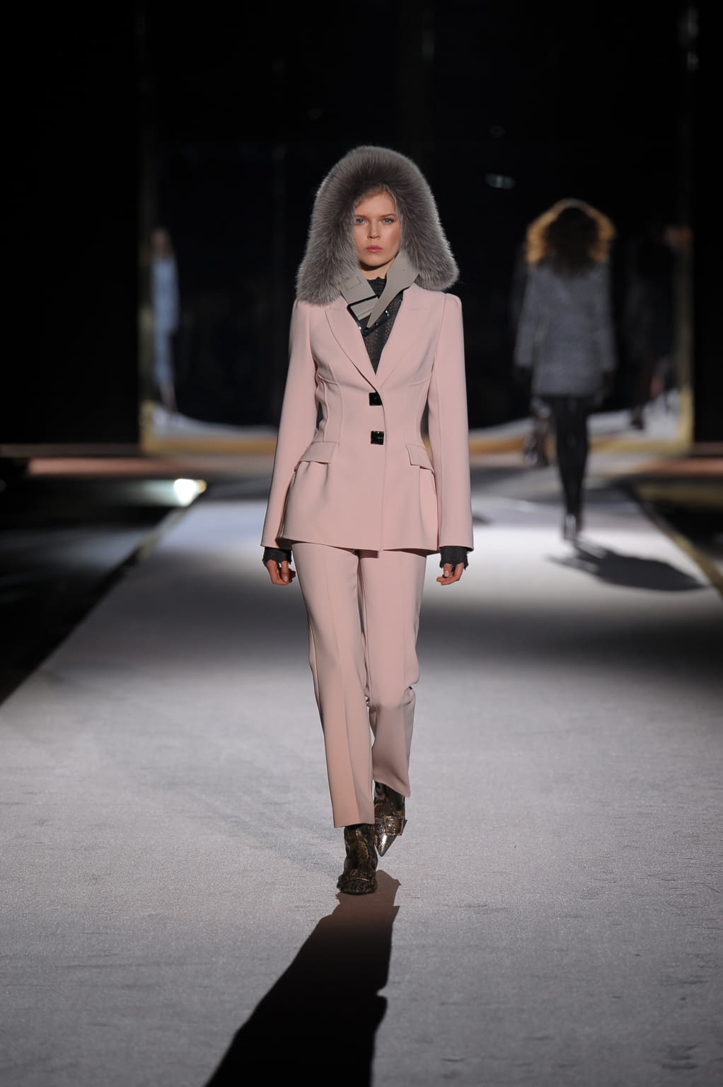 Fashion Week Milan Fall/Winter 2016 look 21 from the Ermanno Scervino collection womenswear