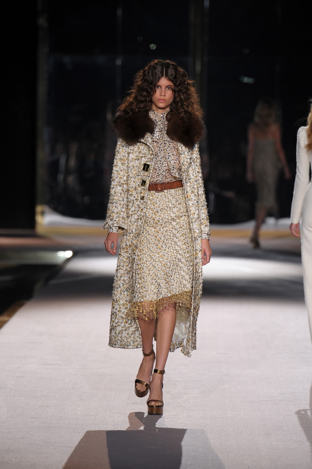 Fashion Week Milan Fall/Winter 2016 look 25 from the Ermanno Scervino collection womenswear