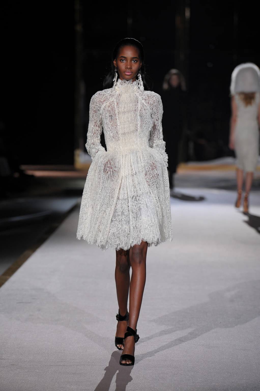 Fashion Week Milan Fall/Winter 2016 look 30 from the Ermanno Scervino collection womenswear