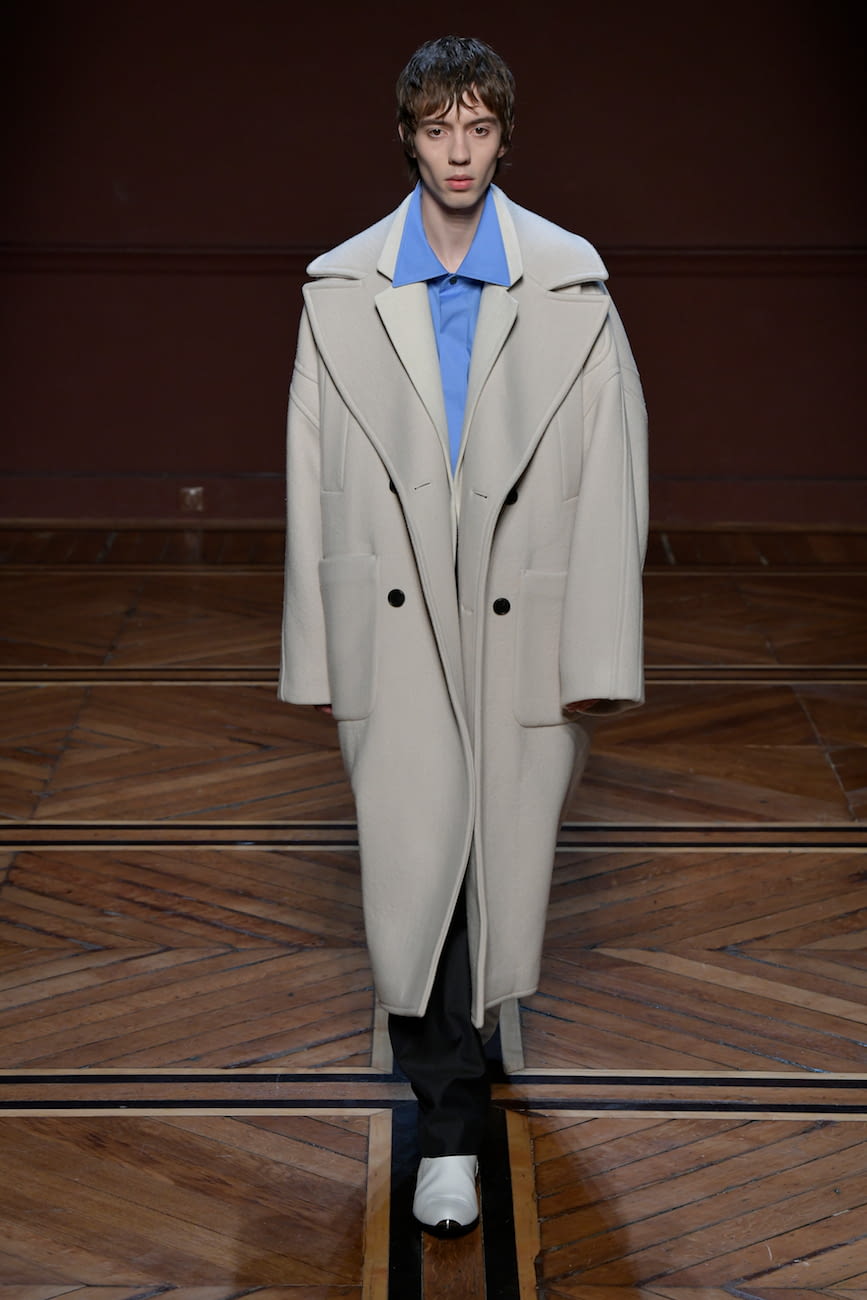 Fashion Week Paris Fall/Winter 2018 look 2 from the Wooyoungmi collection menswear