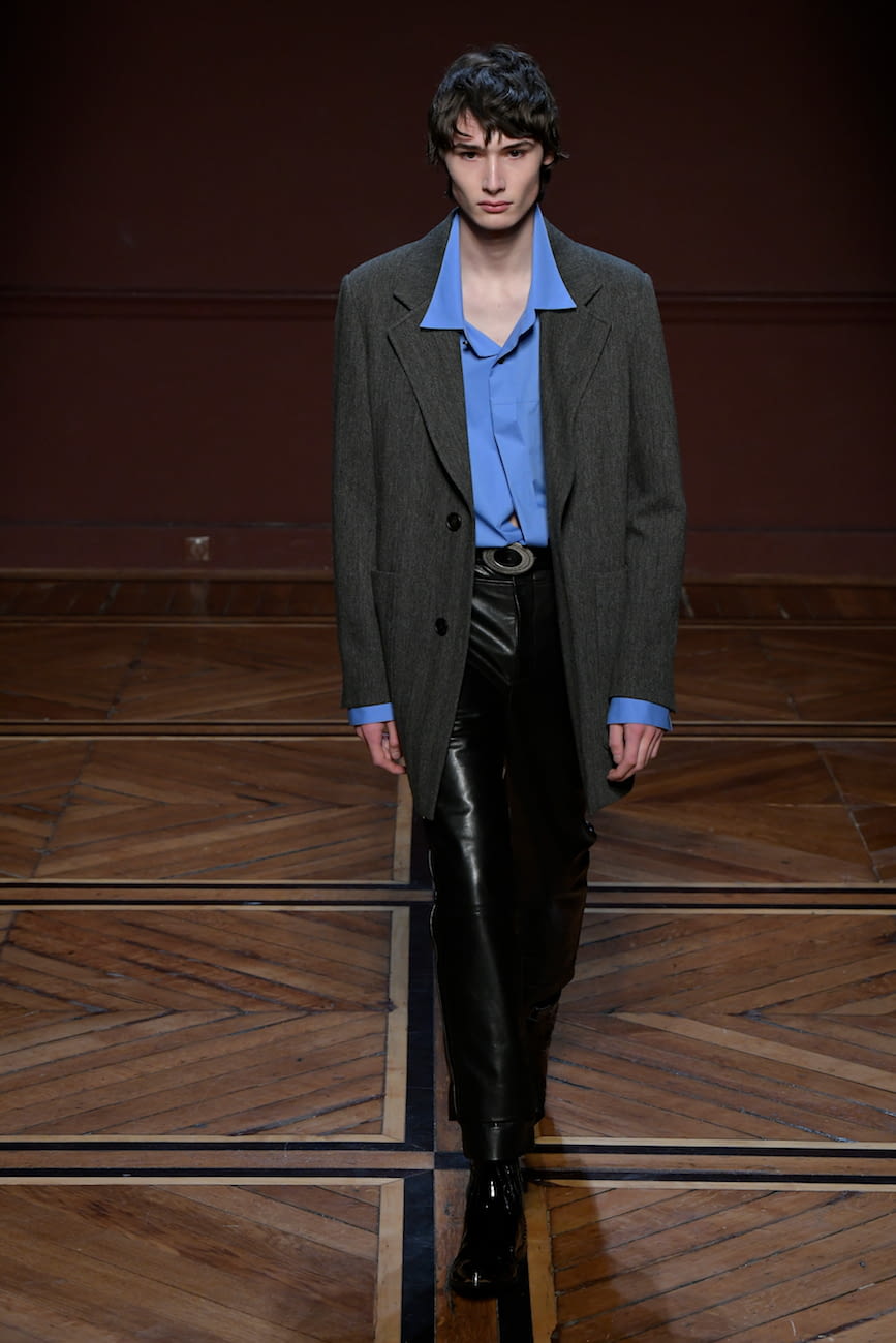 Fashion Week Paris Fall/Winter 2018 look 3 from the Wooyoungmi collection menswear