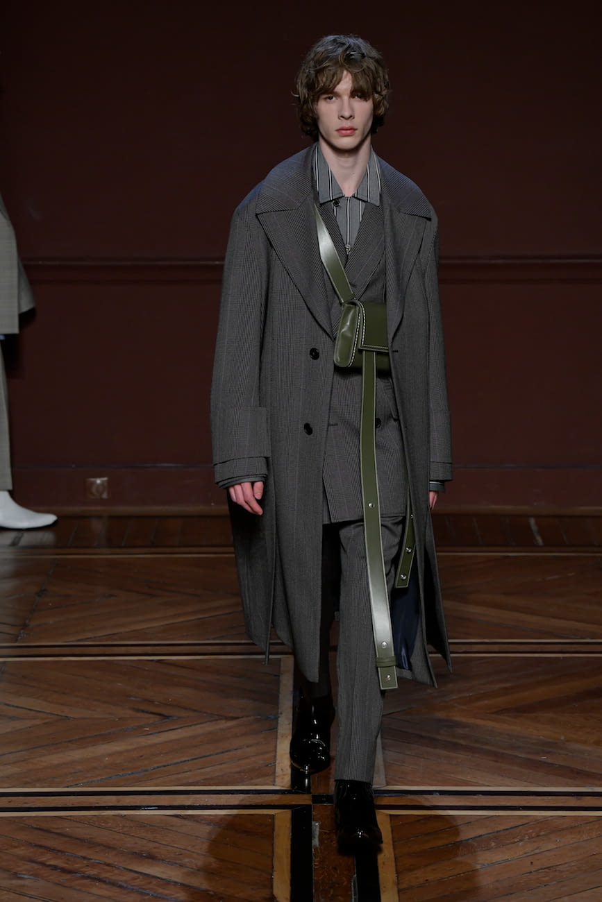 Fashion Week Paris Fall/Winter 2018 look 4 from the Wooyoungmi collection menswear
