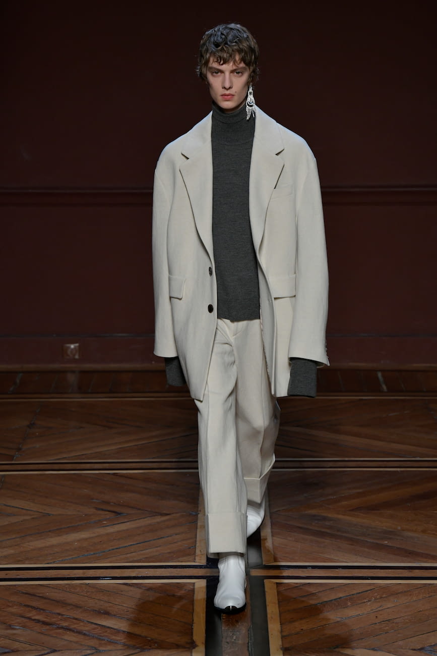 Fashion Week Paris Fall/Winter 2018 look 5 from the Wooyoungmi collection menswear