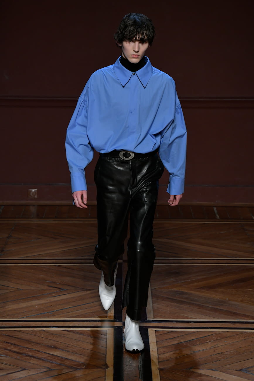 Fashion Week Paris Fall/Winter 2018 look 6 from the Wooyoungmi collection menswear