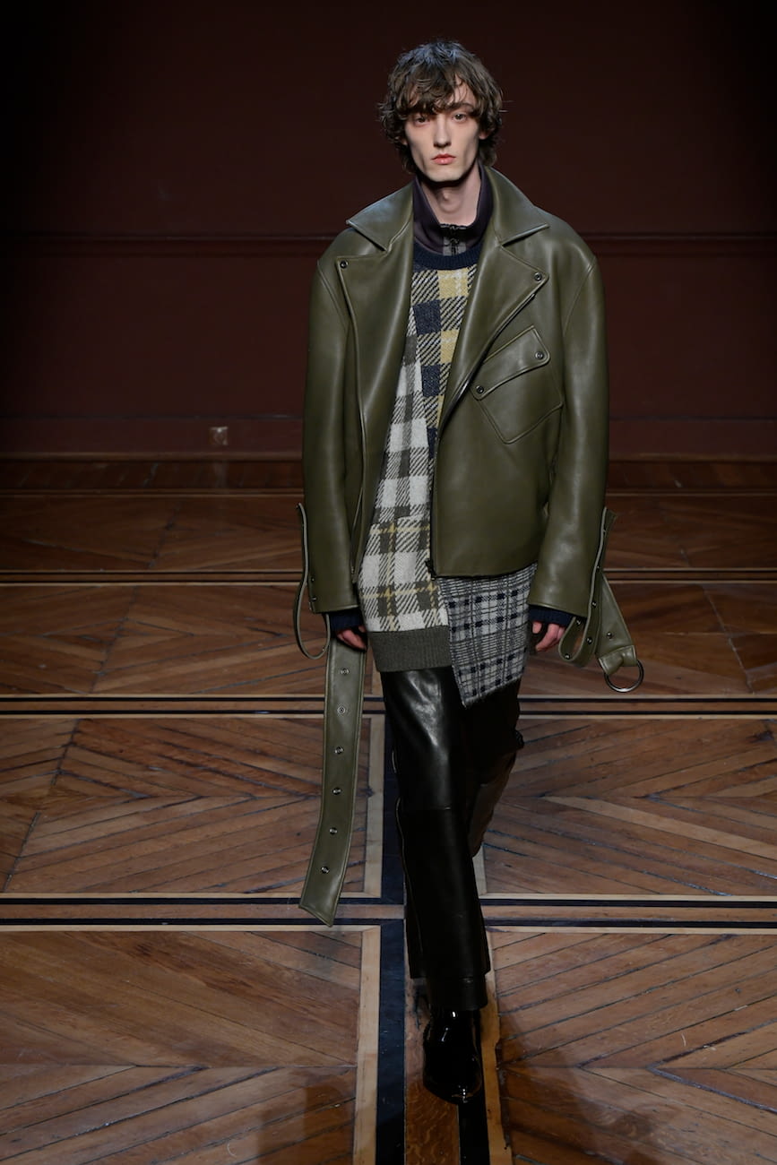 Fashion Week Paris Fall/Winter 2018 look 13 from the Wooyoungmi collection menswear