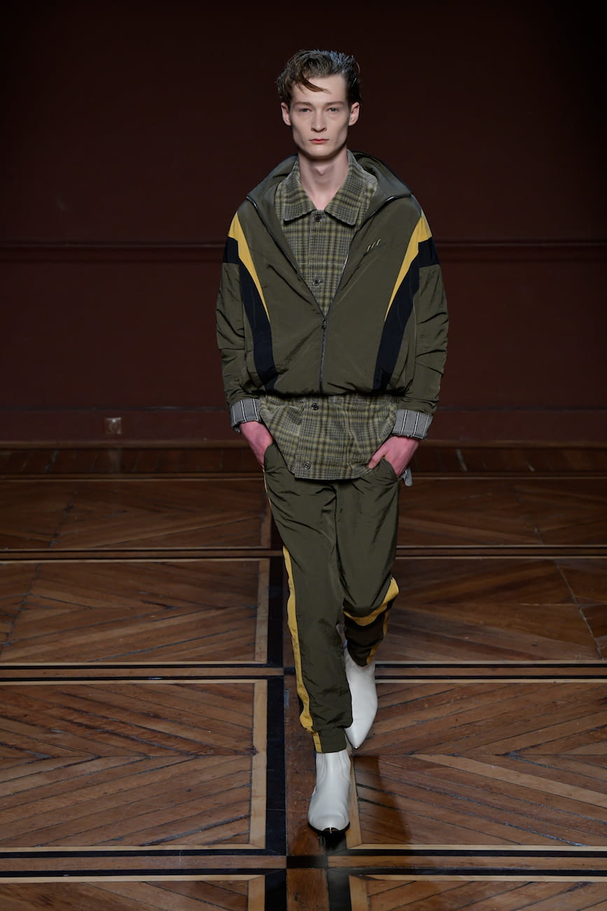 Fashion Week Paris Fall/Winter 2018 look 14 from the Wooyoungmi collection 男装