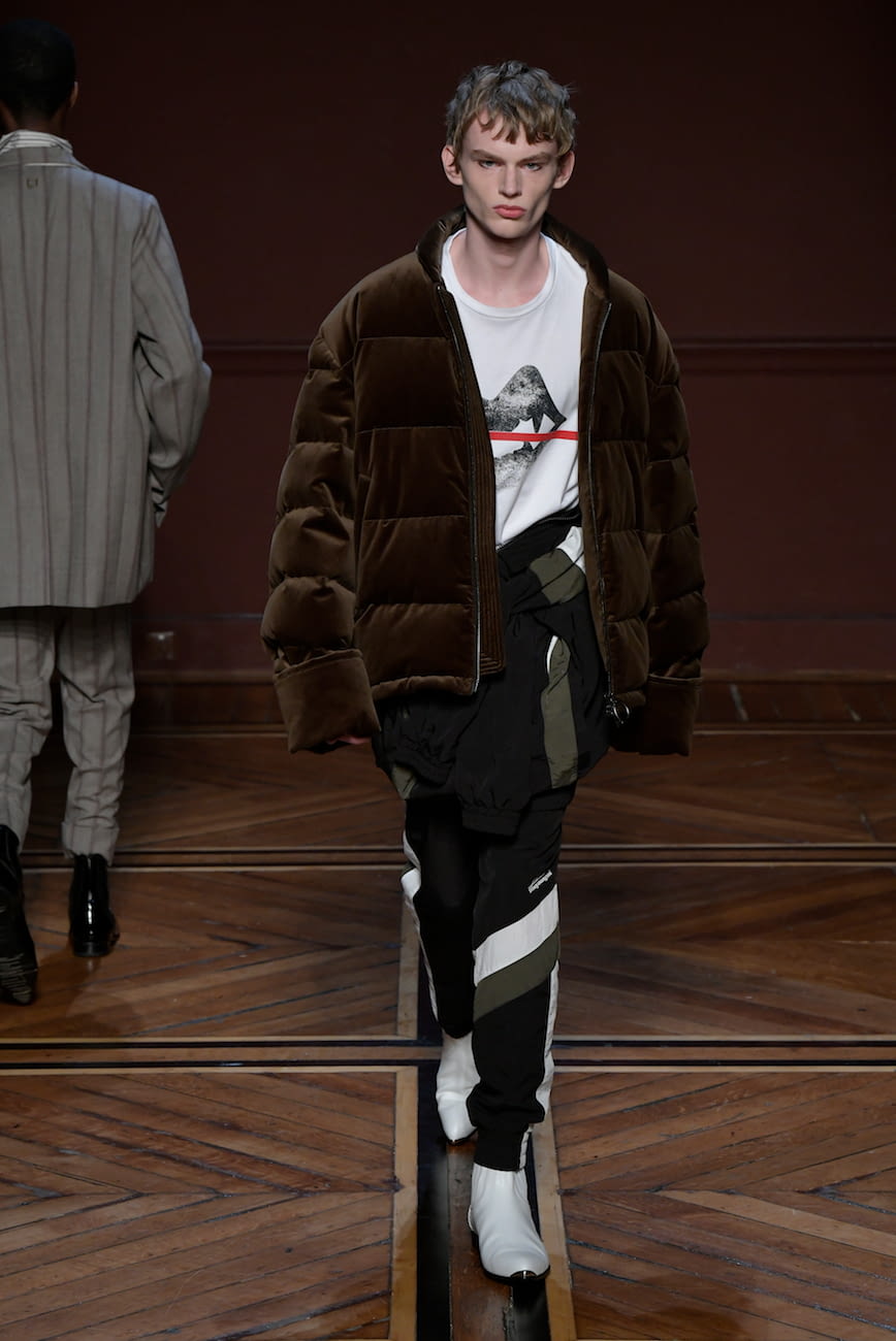 Fashion Week Paris Fall/Winter 2018 look 19 from the Wooyoungmi collection 男装