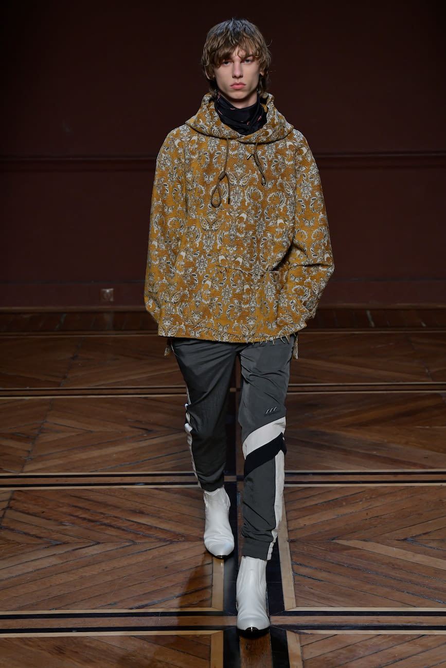 Fashion Week Paris Fall/Winter 2018 look 21 from the Wooyoungmi collection menswear