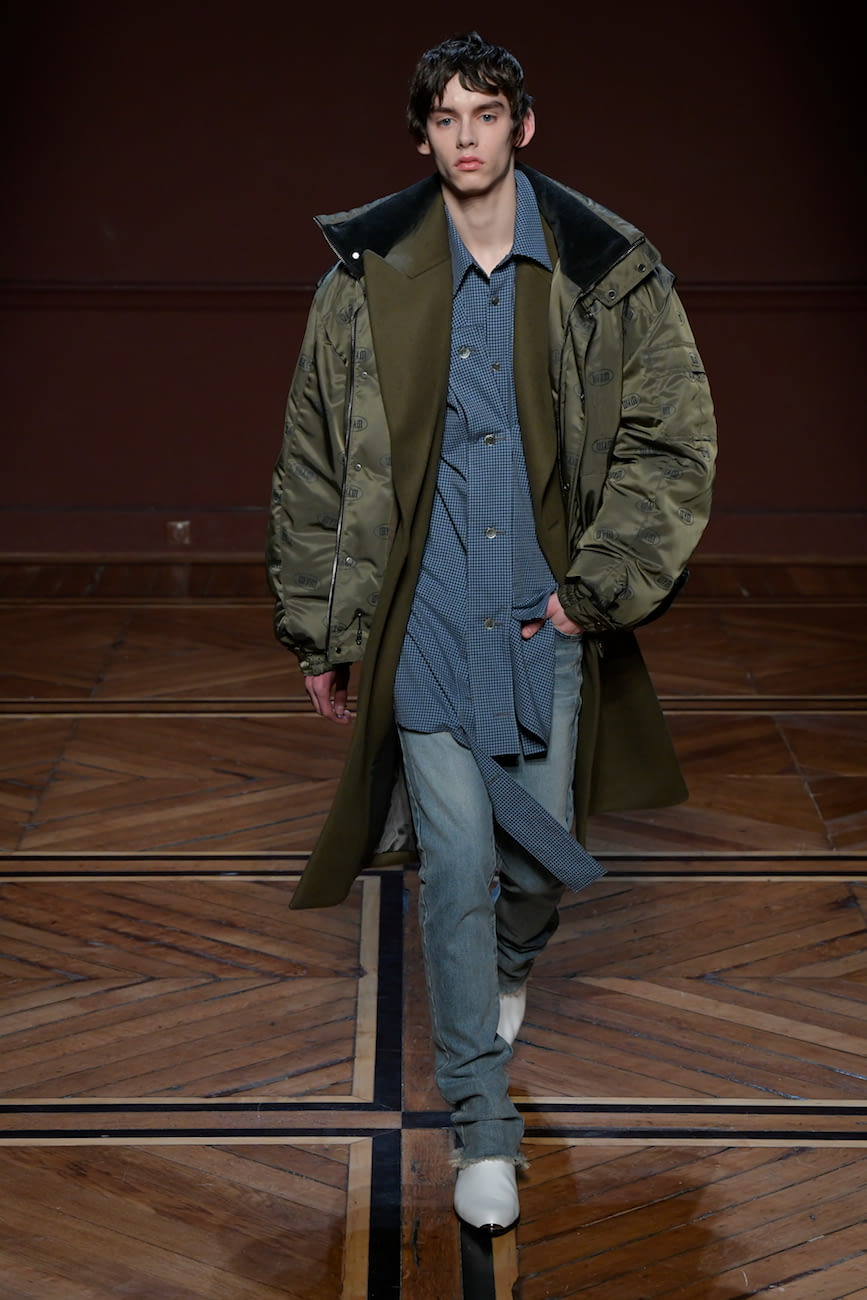 Fashion Week Paris Fall/Winter 2018 look 23 from the Wooyoungmi collection menswear
