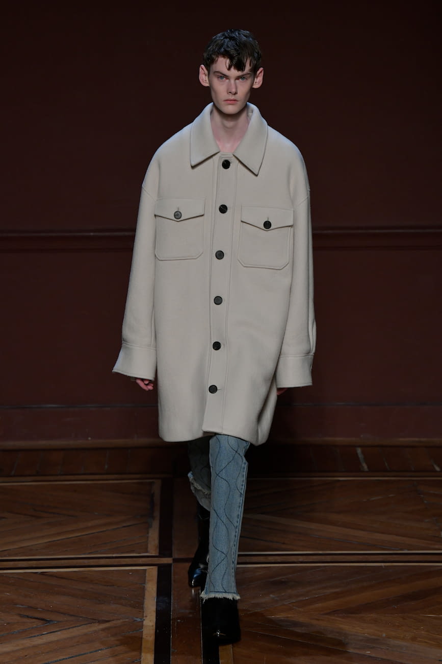 Fashion Week Paris Fall/Winter 2018 look 26 from the Wooyoungmi collection menswear