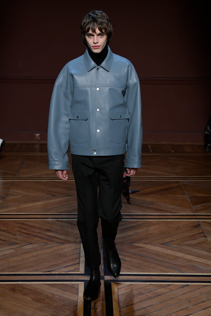 Fashion Week Paris Fall/Winter 2018 look 30 from the Wooyoungmi collection menswear