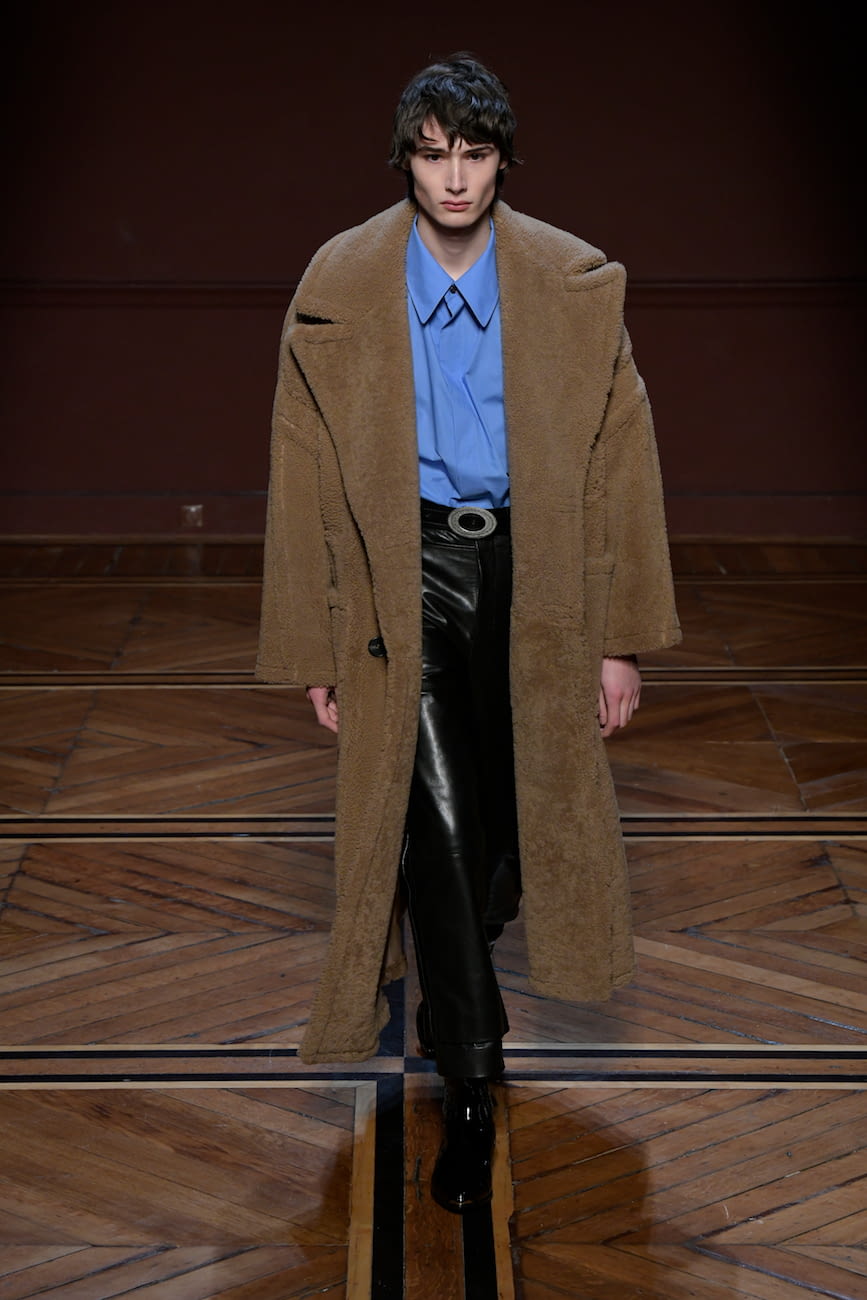 Fashion Week Paris Fall/Winter 2018 look 31 from the Wooyoungmi collection menswear