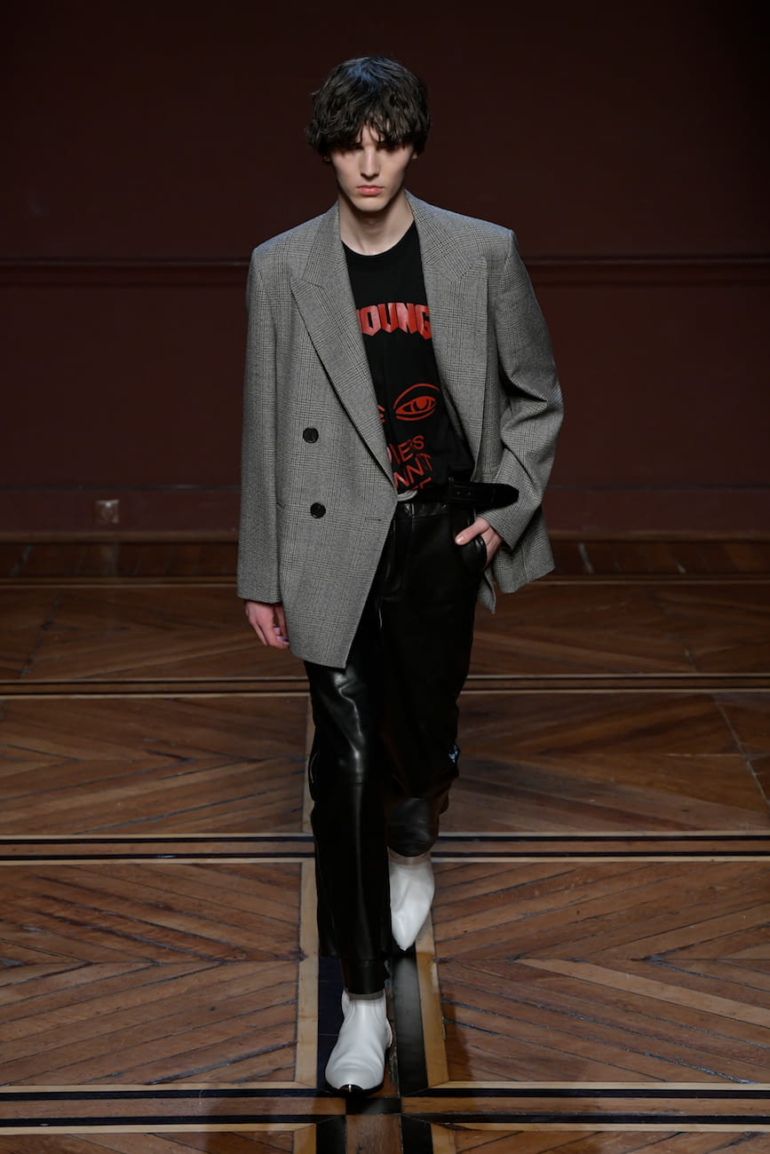 Fashion Week Paris Fall/Winter 2018 look 32 from the Wooyoungmi collection menswear