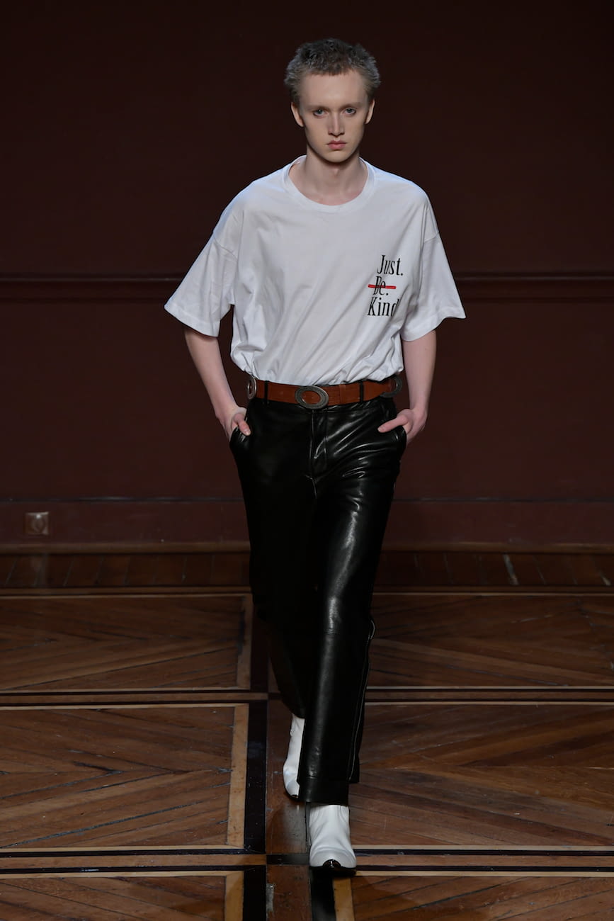 Fashion Week Paris Fall/Winter 2018 look 35 from the Wooyoungmi collection menswear
