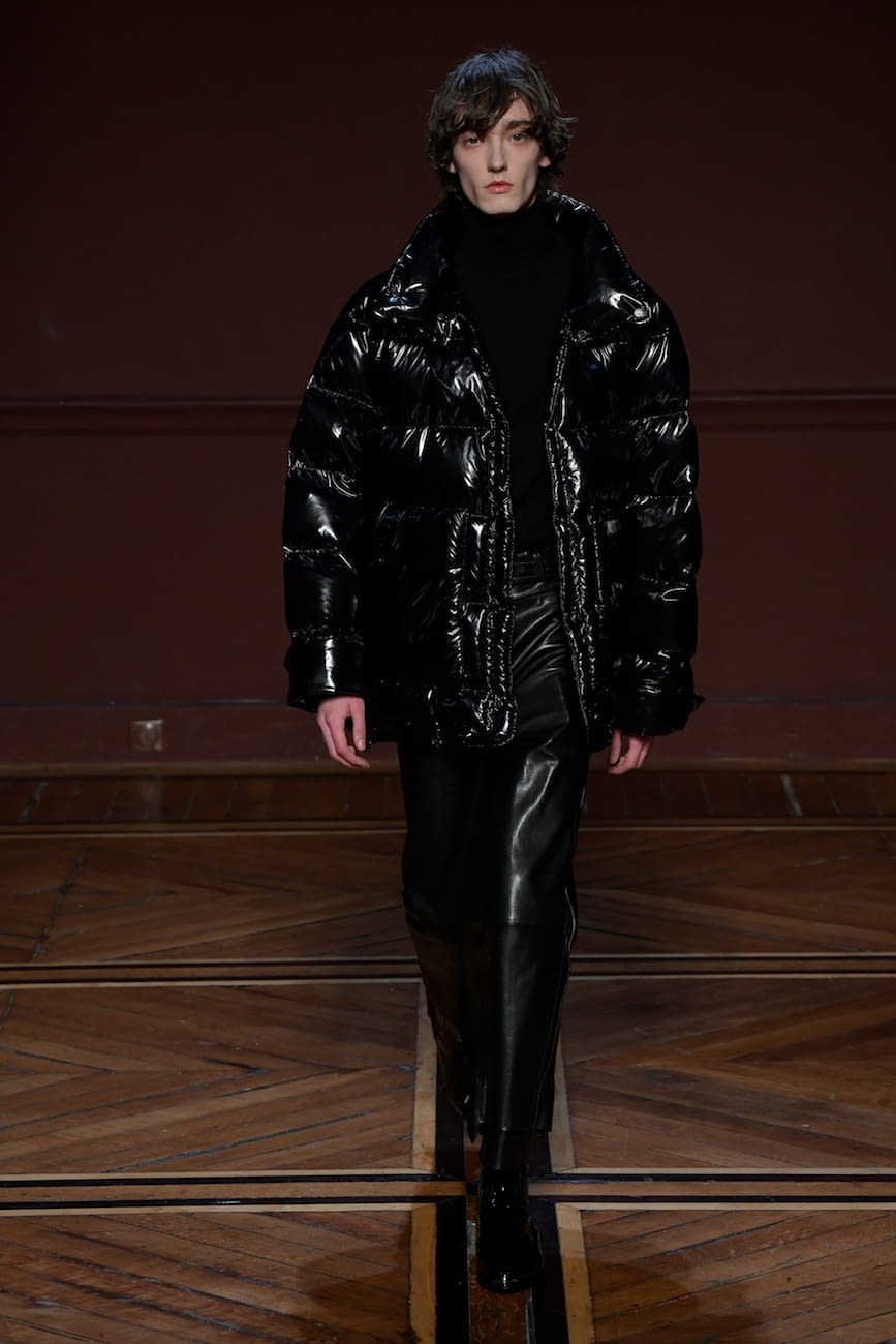 Fashion Week Paris Fall/Winter 2018 look 37 from the Wooyoungmi collection menswear