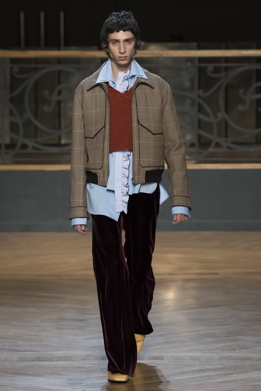 Fashion Week Paris Fall/Winter 2017 look 12 from the Wooyoungmi collection menswear
