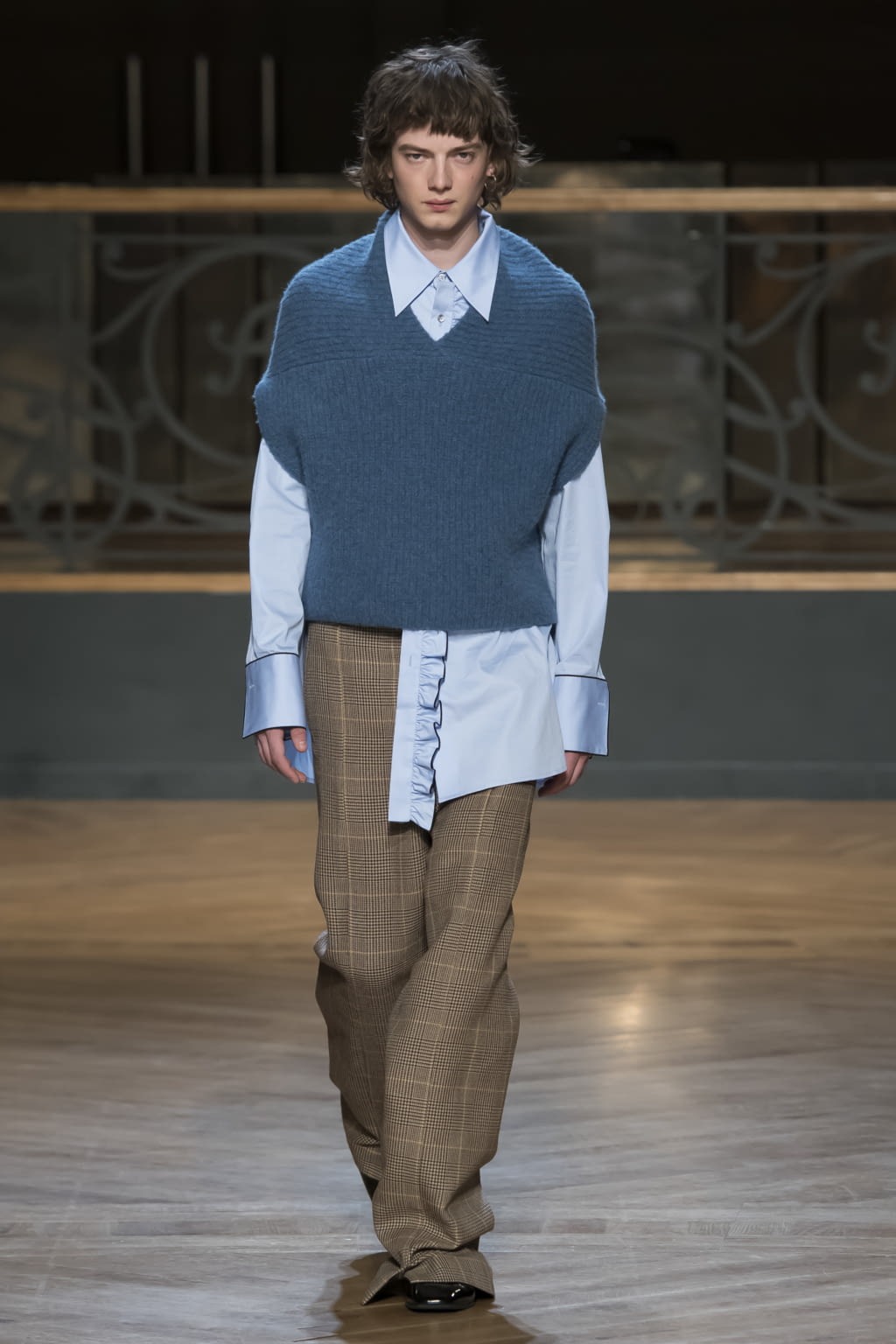 Fashion Week Paris Fall/Winter 2017 look 14 from the Wooyoungmi collection menswear
