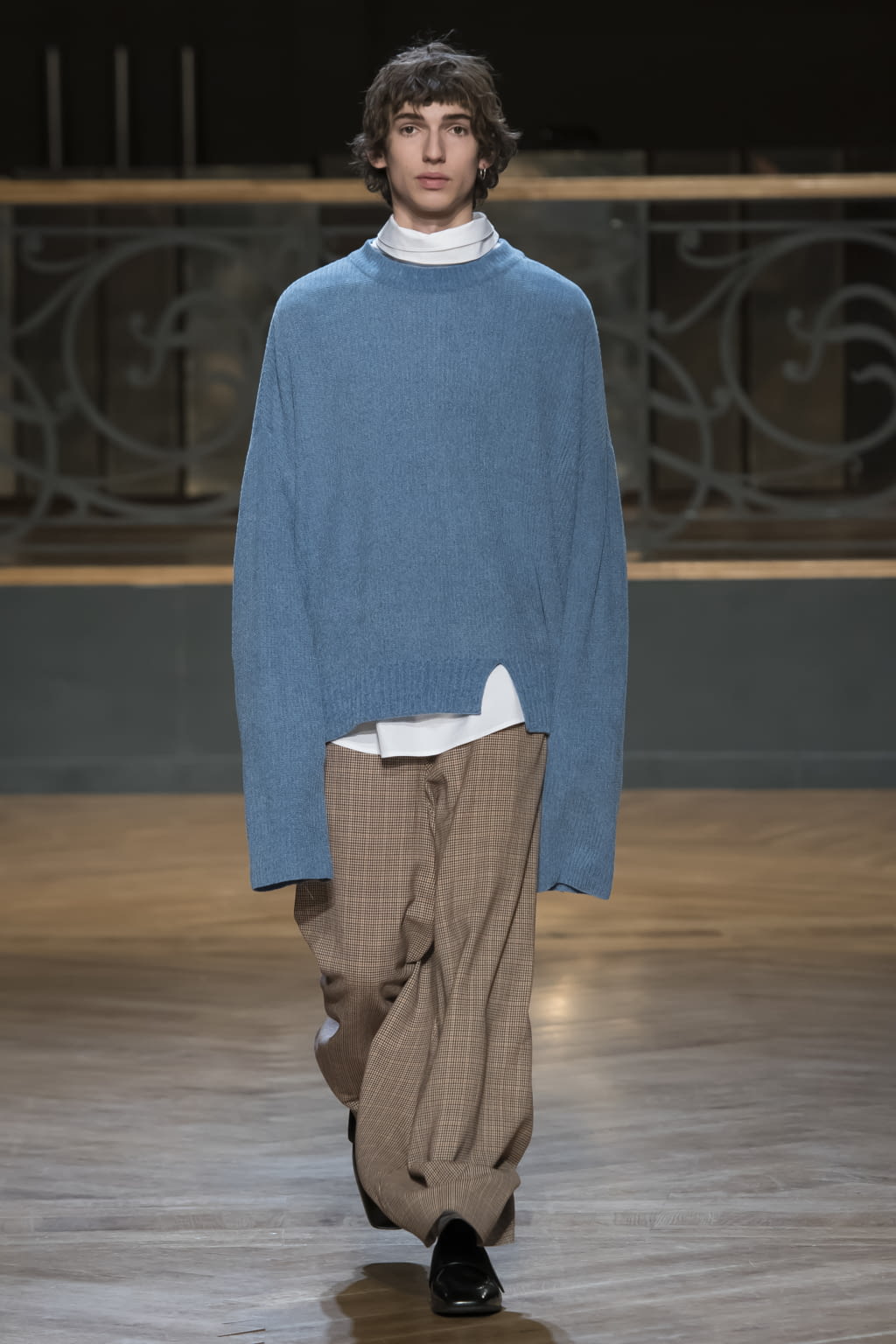 Fashion Week Paris Fall/Winter 2017 look 28 from the Wooyoungmi collection menswear