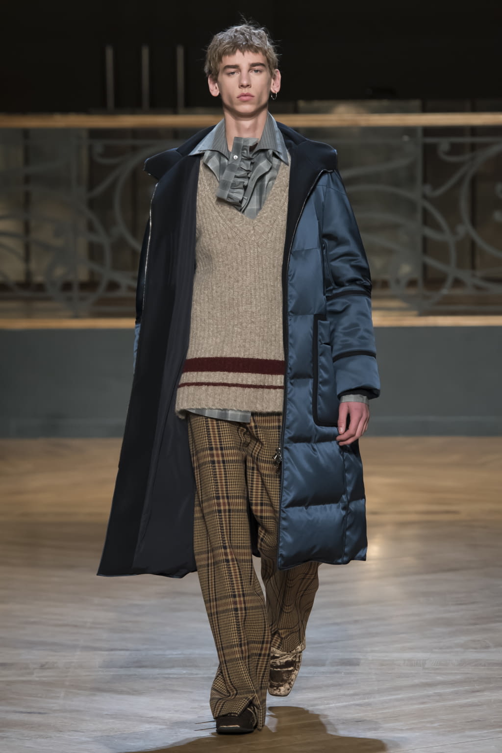 Fashion Week Paris Fall/Winter 2017 look 31 from the Wooyoungmi collection 男装