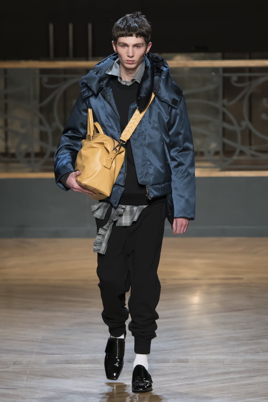 Fashion Week Paris Fall/Winter 2017 look 34 from the Wooyoungmi collection menswear
