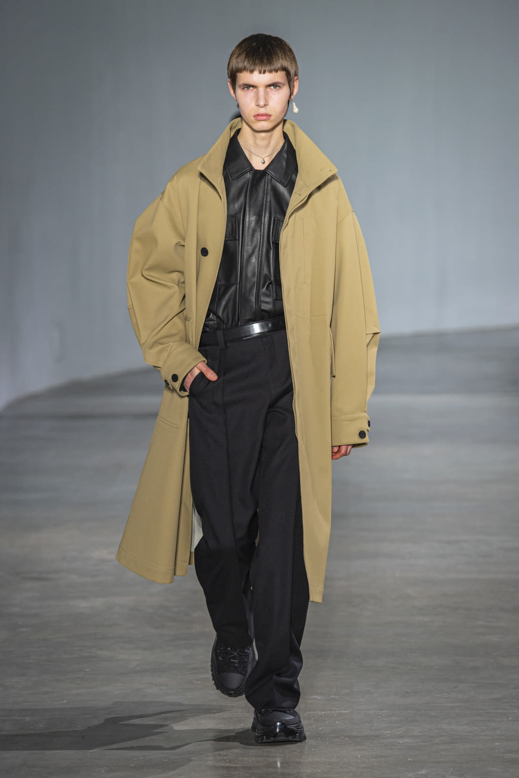 Fashion Week Paris Fall/Winter 2020 look 40 from the Wooyoungmi collection menswear