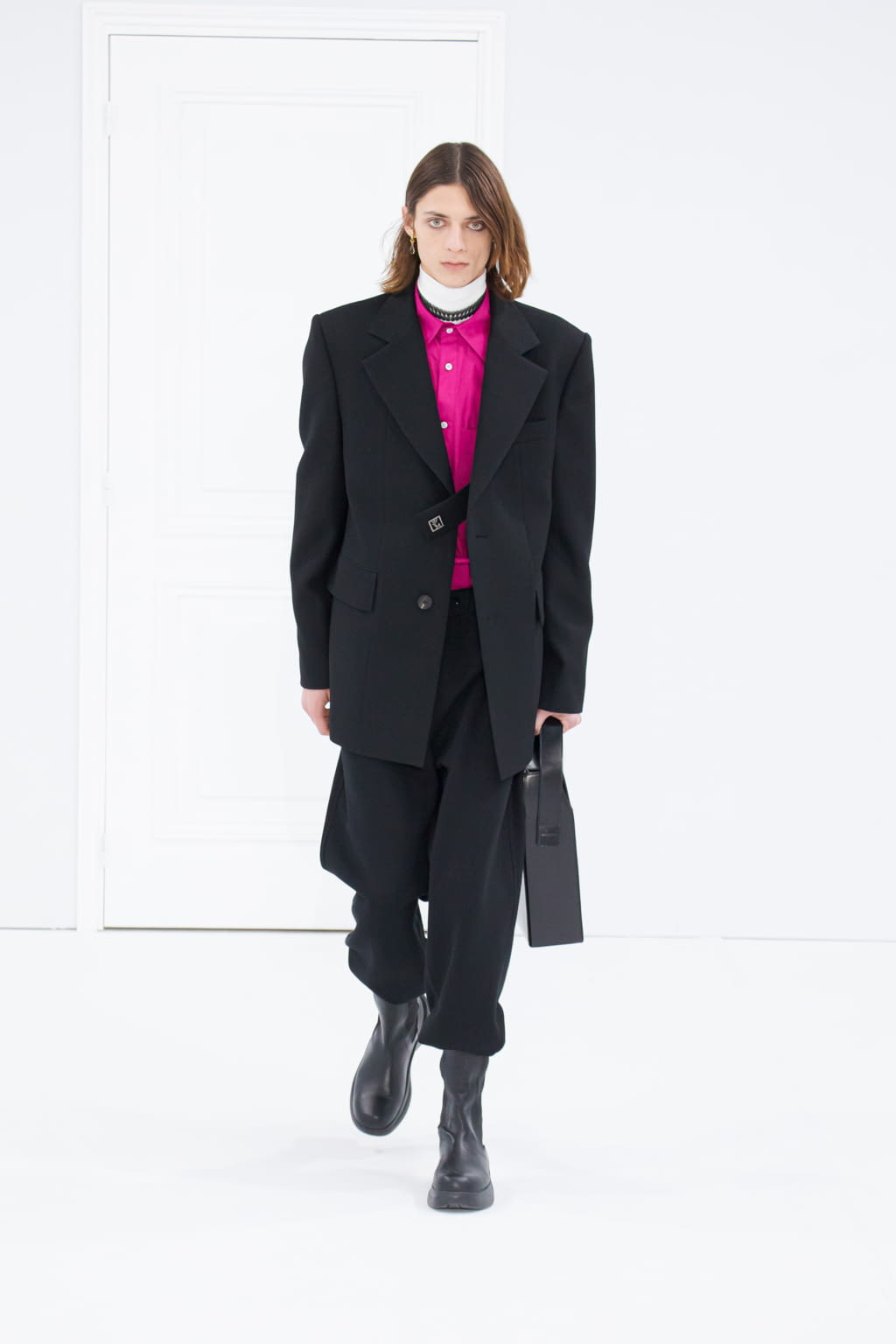 Fashion Week Paris Fall/Winter 2022 look 3 from the Wooyoungmi collection menswear