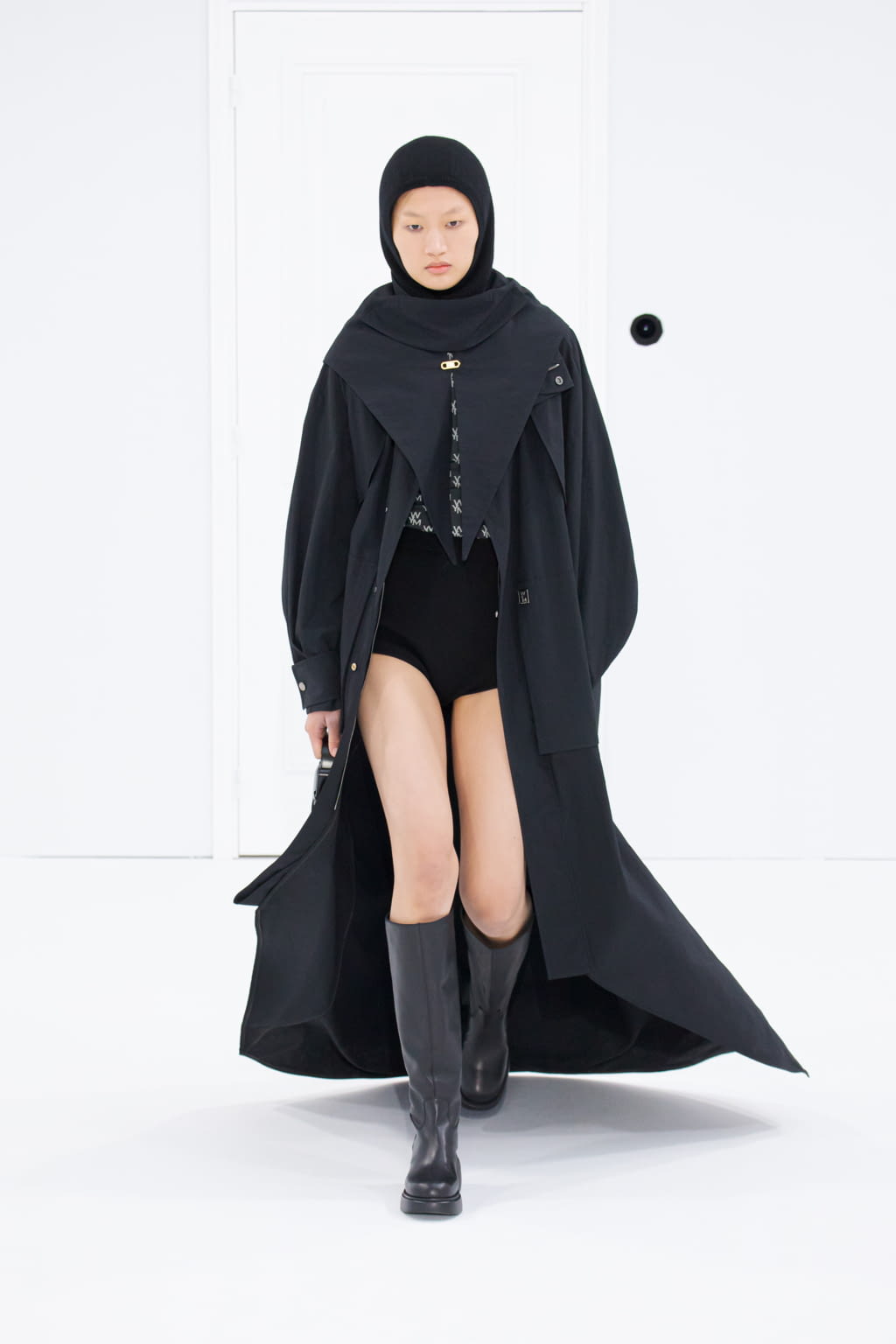 Fashion Week Paris Fall/Winter 2022 look 6 de la collection Wooyoungmi menswear