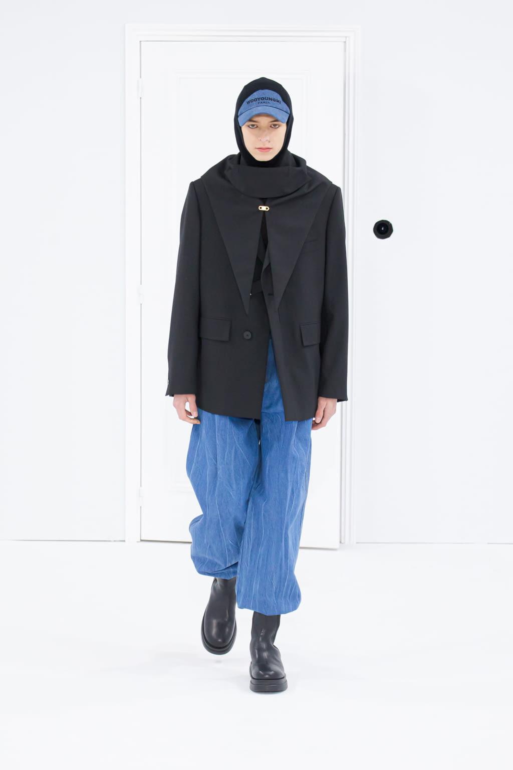 Fashion Week Paris Fall/Winter 2022 look 9 from the Wooyoungmi collection 男装