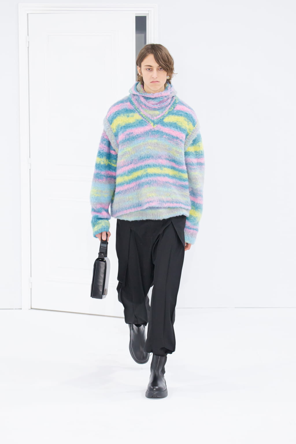 Fashion Week Paris Fall/Winter 2022 look 15 de la collection Wooyoungmi menswear