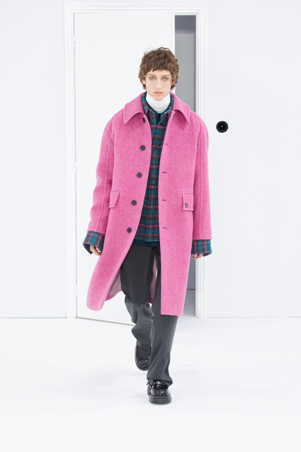 Fashion Week Paris Fall/Winter 2022 look 16 de la collection Wooyoungmi menswear