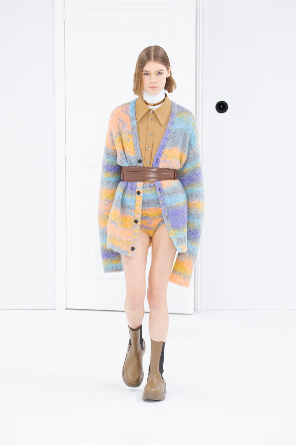 Fashion Week Paris Fall/Winter 2022 look 17 de la collection Wooyoungmi menswear