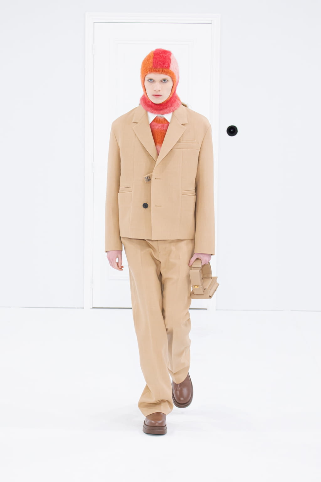 Fashion Week Paris Fall/Winter 2022 look 19 from the Wooyoungmi collection menswear