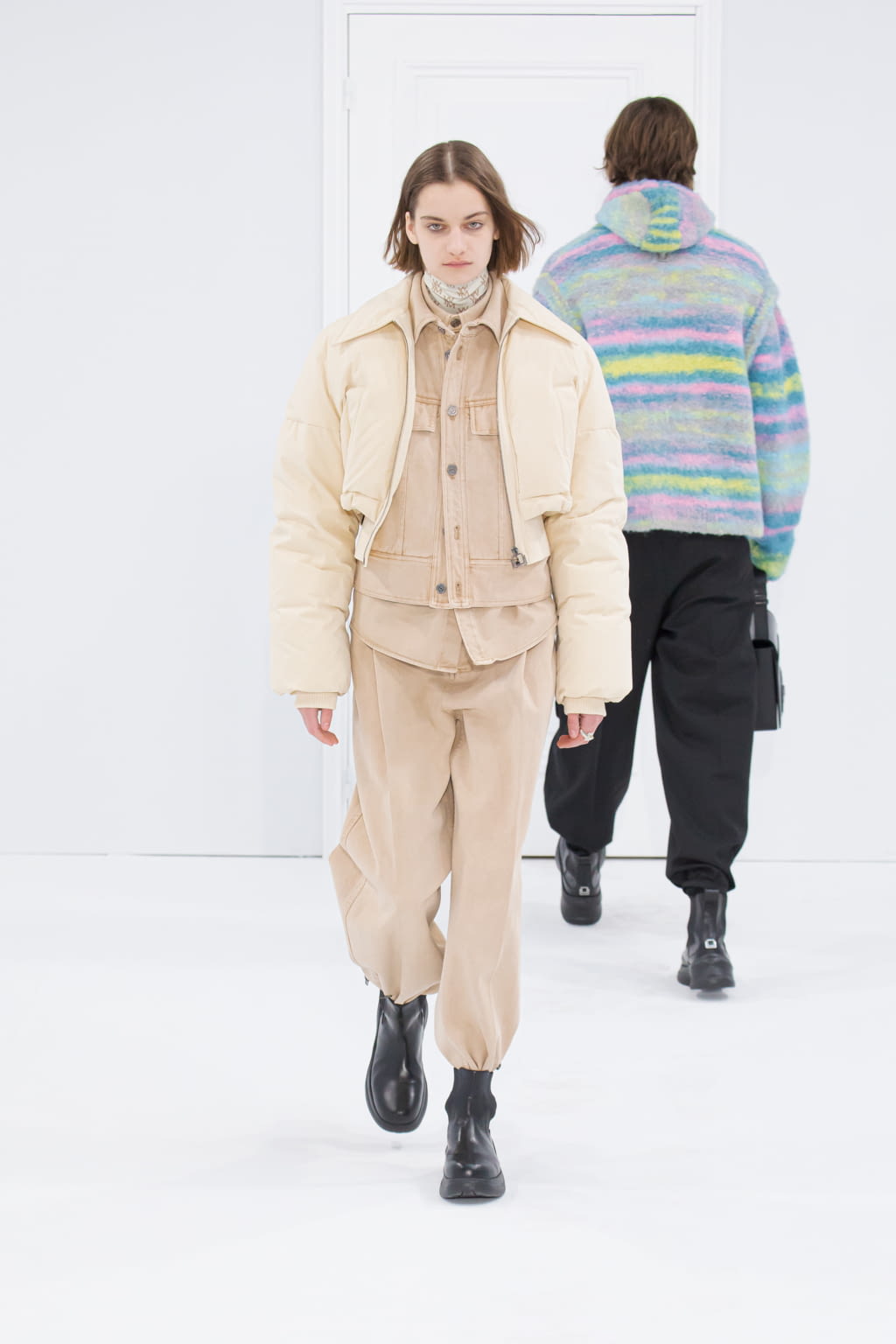 Fashion Week Paris Fall/Winter 2022 look 22 de la collection Wooyoungmi menswear