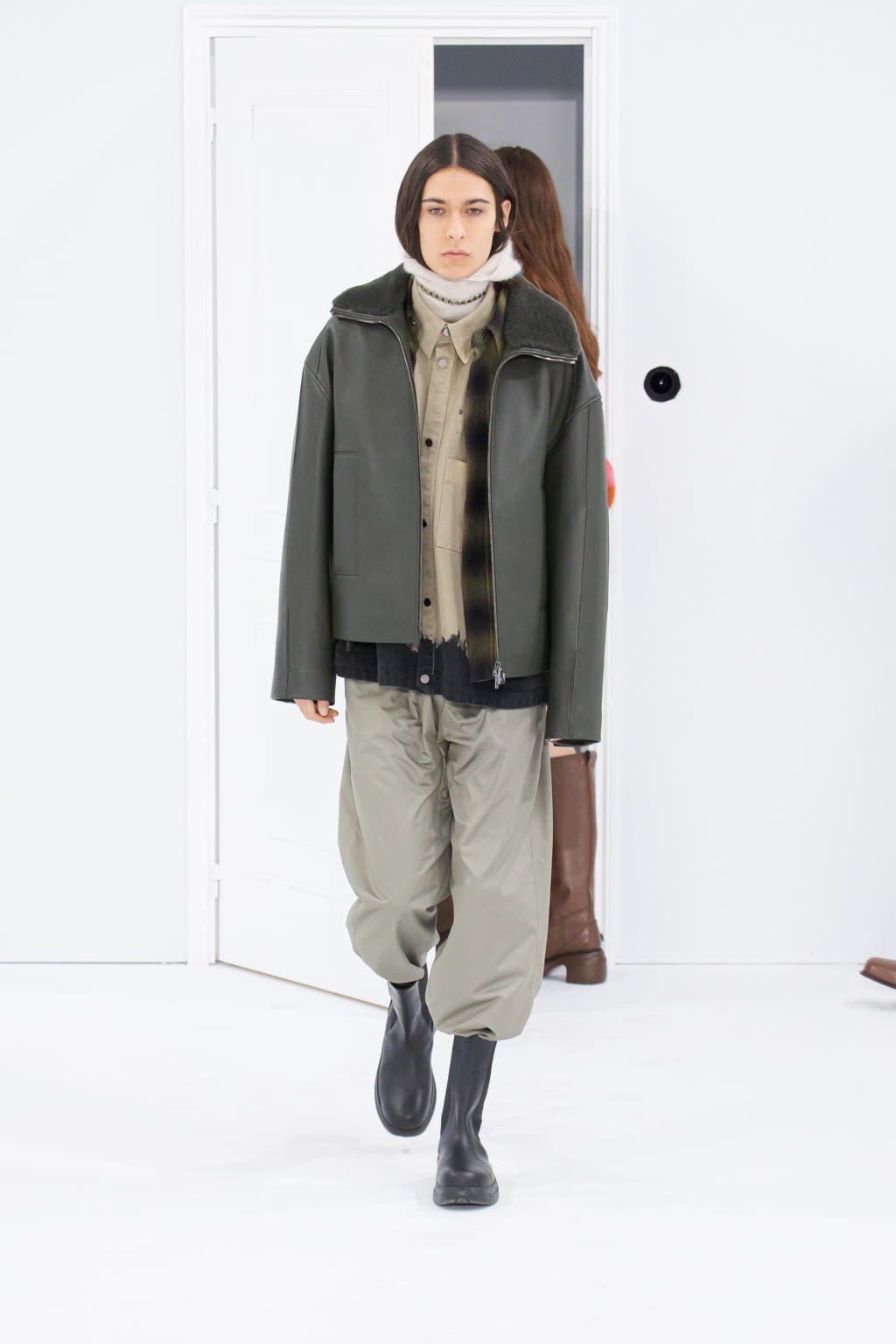 Fashion Week Paris Fall/Winter 2022 look 32 de la collection Wooyoungmi menswear