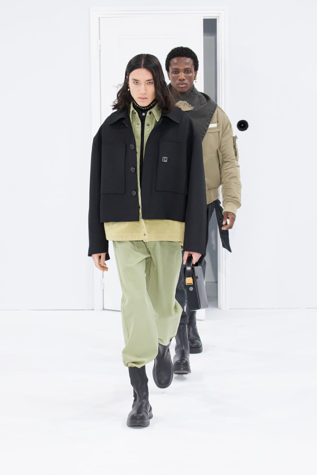 Fashion Week Paris Fall/Winter 2022 look 33 de la collection Wooyoungmi menswear